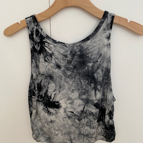 Tie-dye tank workout top from Amazon Athletics - Picture 3 of 3